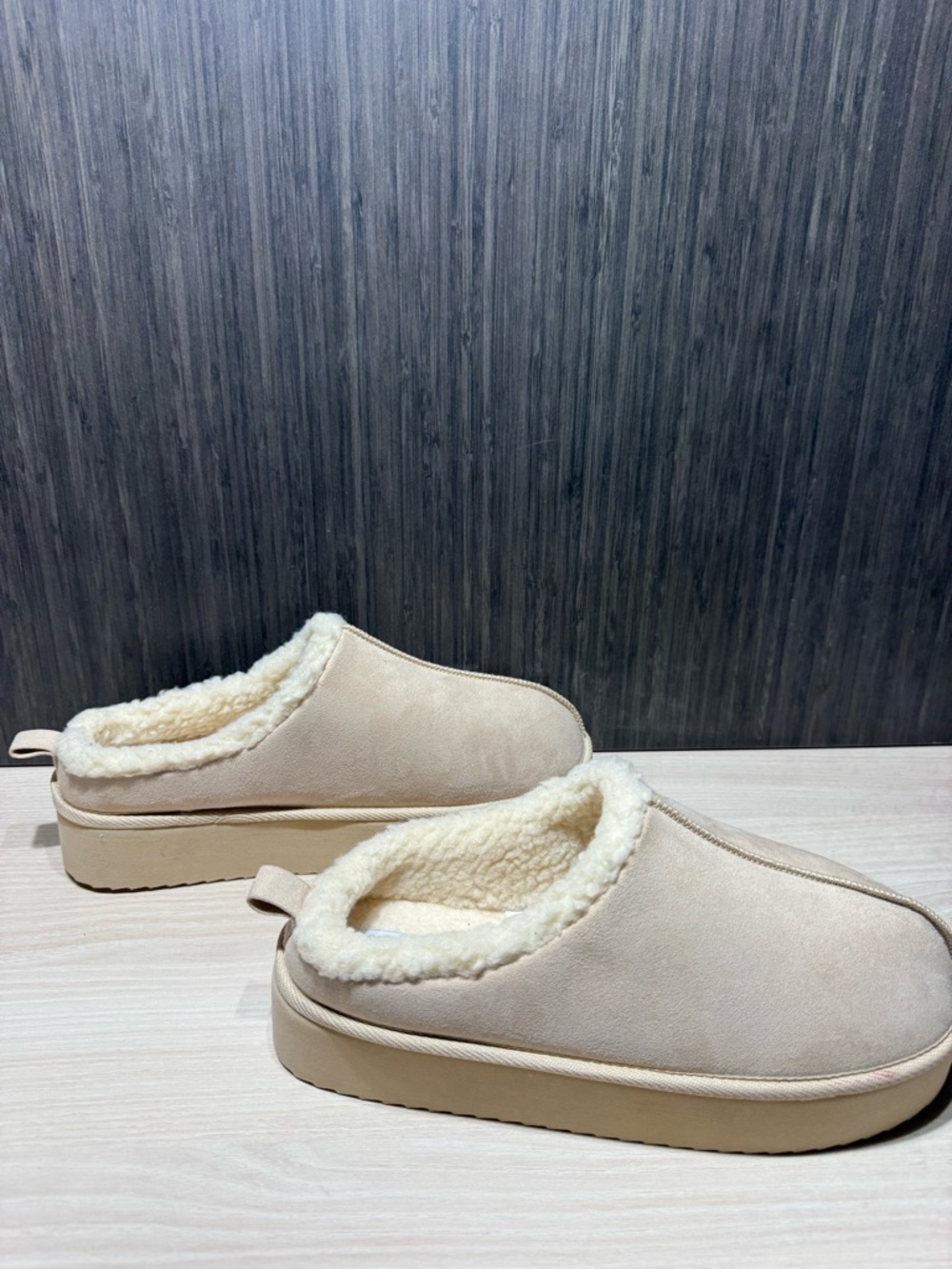 Old Navy Women's Beige Ivory Faux Suede Cozy Lined Slip-On Slippers Size 9